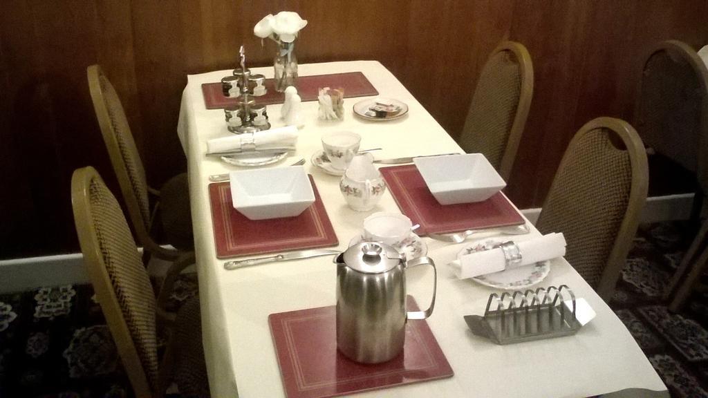The Albert Hotel Near Winter Gardens Блекпул Номер фото